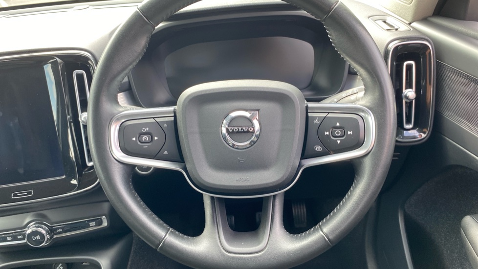 Volvo XC40 1.5 T3 [163] Momentum 5dr Petrol Estate - Image 10