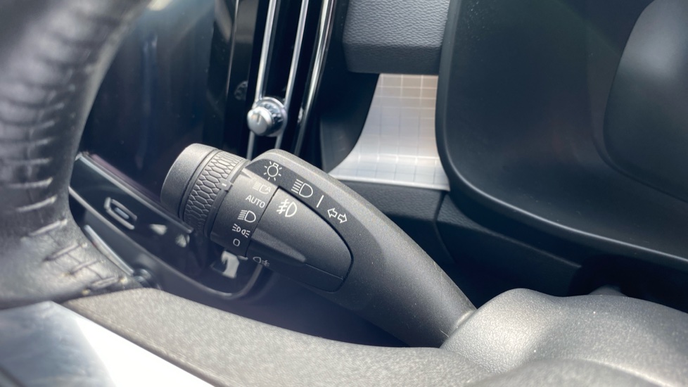 Volvo XC40 1.5 T3 [163] Momentum 5dr Petrol Estate - Image 24