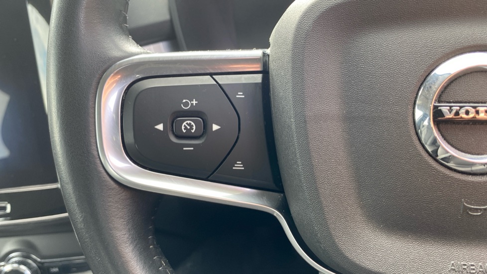 Volvo XC40 1.5 T3 [163] Momentum 5dr Petrol Estate - Image 25