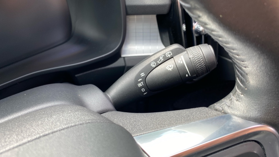 Volvo XC40 1.5 T3 [163] Momentum 5dr Petrol Estate - Image 27