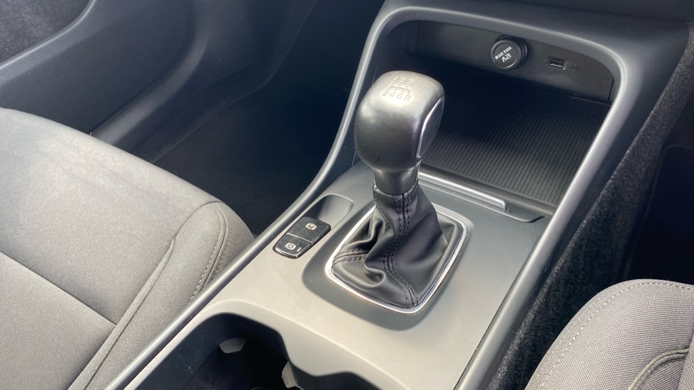 Volvo XC40 1.5 T3 [163] Momentum 5dr Petrol Estate - Image 30
