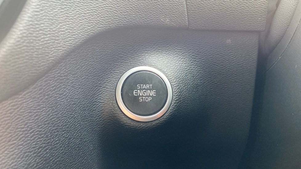 Volvo XC40 1.5 T3 [163] Momentum 5dr Petrol Estate - Image 31