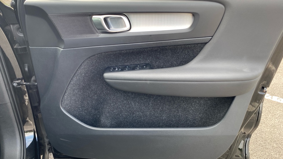 Volvo XC40 1.5 T3 [163] Momentum 5dr Petrol Estate - Image 33
