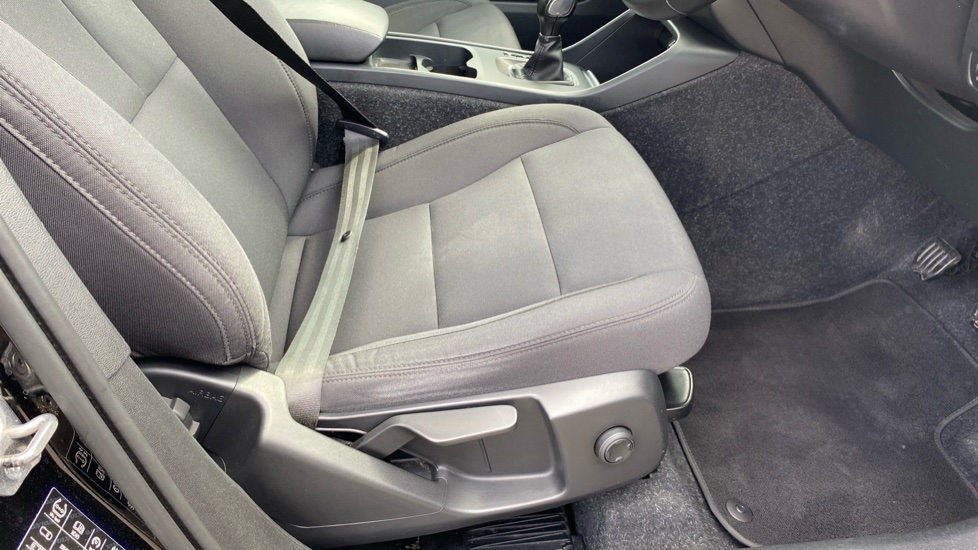 Volvo XC40 1.5 T3 [163] Momentum 5dr Petrol Estate - Image 34