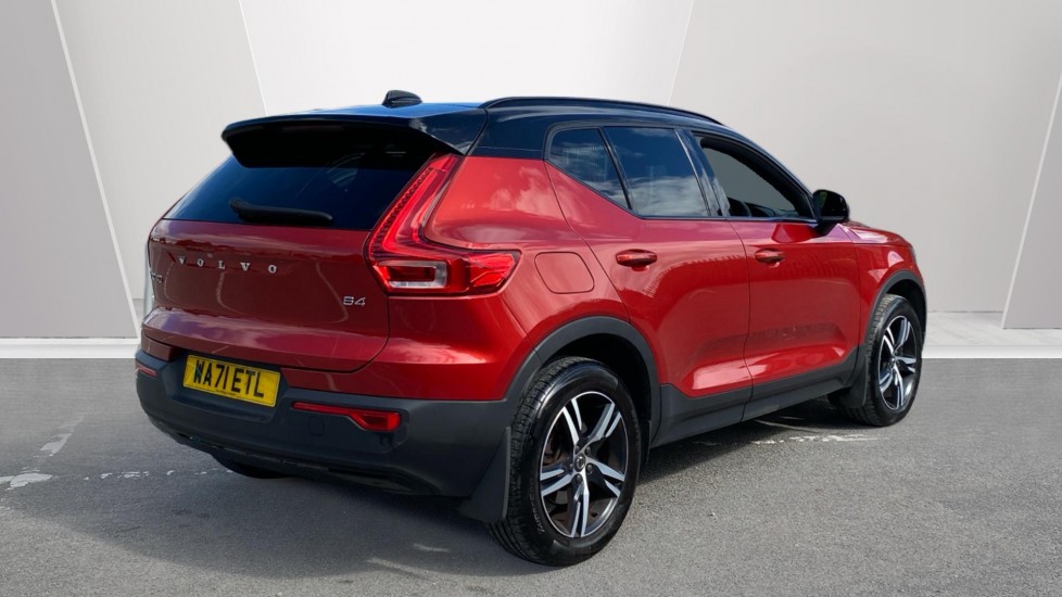 Volvo XC40 2.0 B4P R DESIGN 5dr Auto Petrol Estate - Image 2