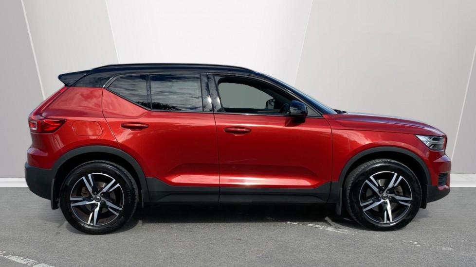 Volvo XC40 2.0 B4P R DESIGN 5dr Auto Petrol Estate - Image 3
