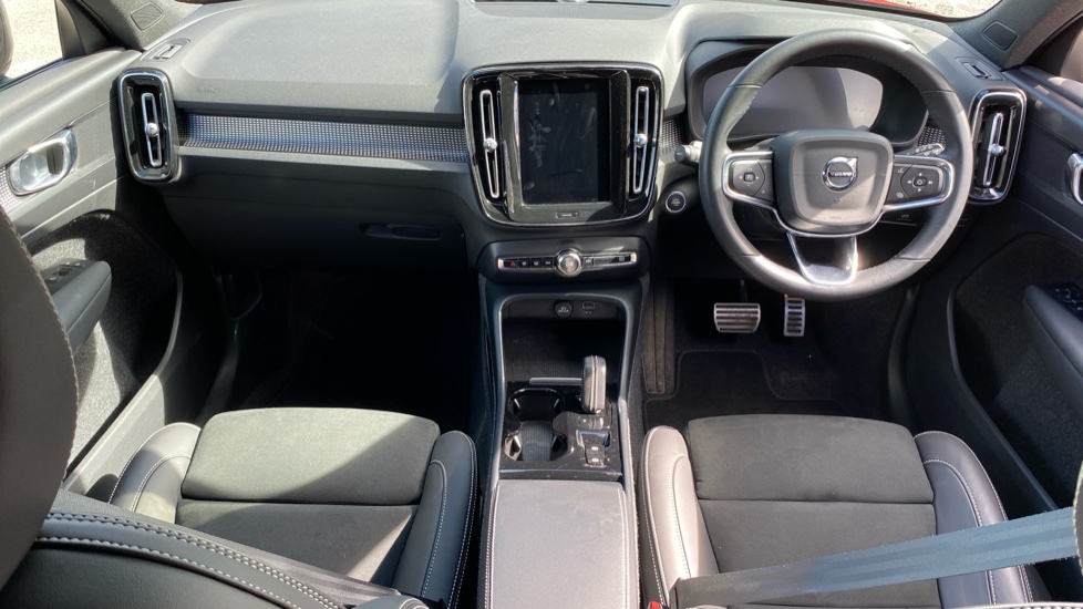 Volvo XC40 2.0 B4P R DESIGN 5dr Auto Petrol Estate - Image 5