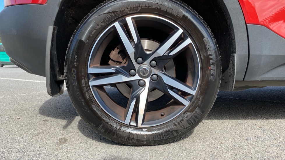 Volvo XC40 2.0 B4P R DESIGN 5dr Auto Petrol Estate - Image 9