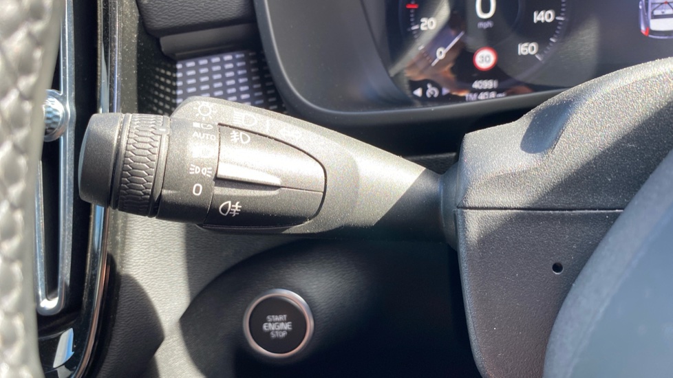 Volvo XC40 2.0 B4P R DESIGN 5dr Auto Petrol Estate - Image 24