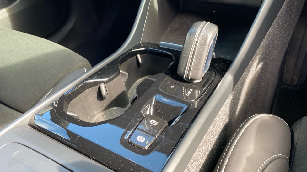 Volvo XC40 2.0 B4P R DESIGN 5dr Auto Petrol Estate - Image 30
