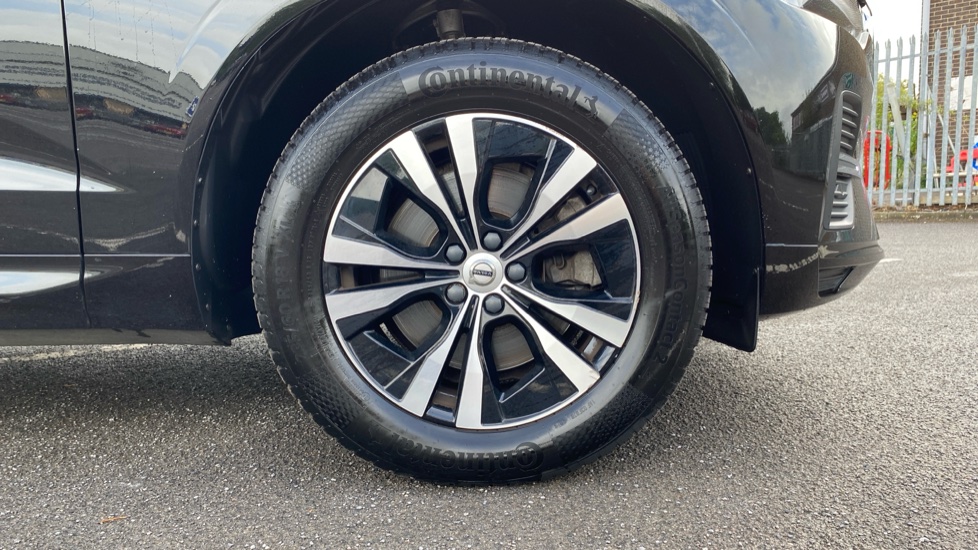 Volvo XC60 2.0 B5P Core 5dr AWD Geartronic Petrol Estate - Image 9