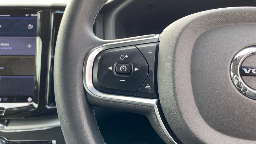 Volvo XC60 2.0 B5P Core 5dr AWD Geartronic Petrol Estate - Image 22