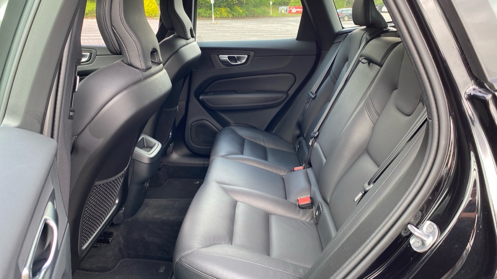 Volvo XC60 2.0 B5P Core 5dr AWD Geartronic Petrol Estate - Image 34