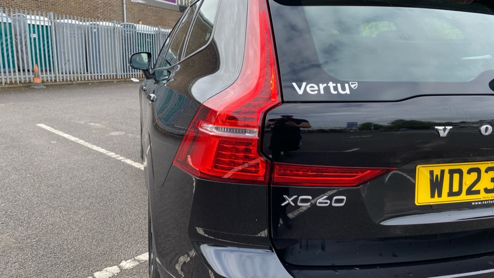 Volvo XC60 2.0 B5P Core 5dr AWD Geartronic Petrol Estate - Image 38