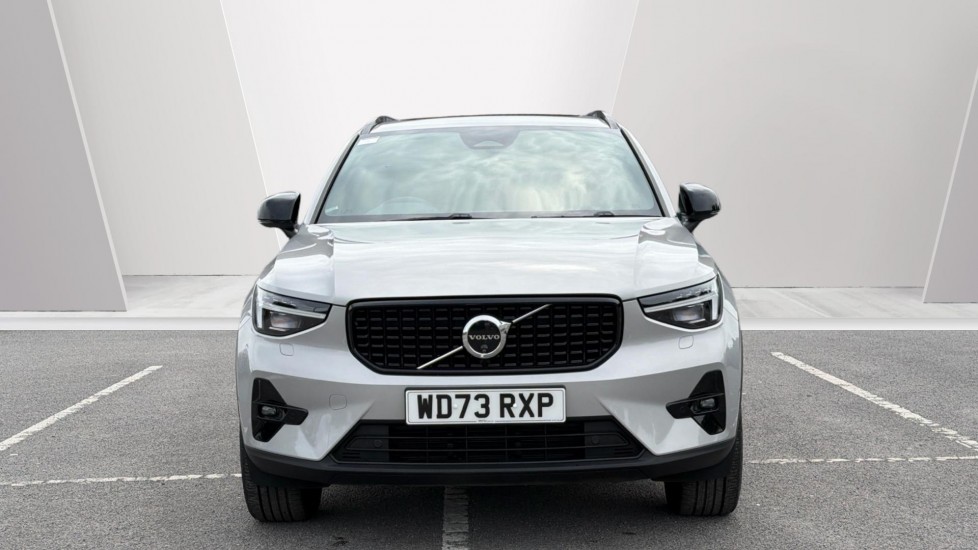 Volvo XC40 2.0 B4P Ultimate Dark 5dr Auto Petrol Estate - Image 8