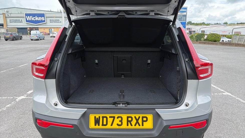 Volvo XC40 2.0 B4P Ultimate Dark 5dr Auto Petrol Estate - Image 13