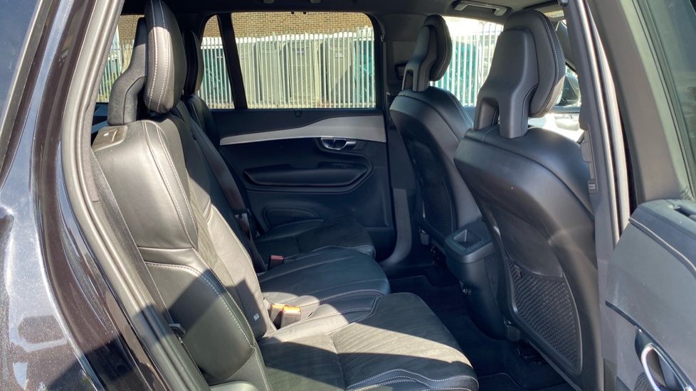 Volvo XC90 2.0 B5P [250] R DESIGN 5dr AWD Gtron Petrol Estate - Image 6