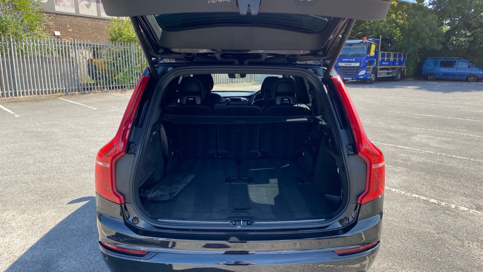 Volvo XC90 2.0 B5P [250] R DESIGN 5dr AWD Gtron Petrol Estate - Image 13