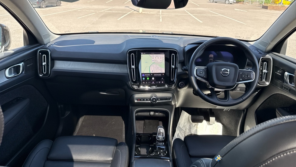 Volvo XC40 2.0 B4P Ultra Dark 5dr Auto Petrol Estate - Image 5