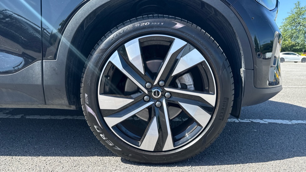 Volvo XC40 2.0 B4P Ultra Dark 5dr Auto Petrol Estate - Image 9