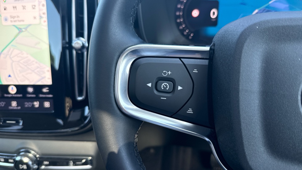 Volvo XC40 2.0 B4P Ultra Dark 5dr Auto Petrol Estate - Image 24