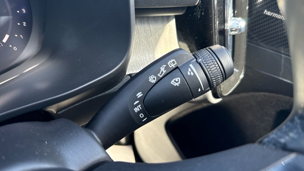 Volvo XC40 2.0 B4P Ultra Dark 5dr Auto Petrol Estate - Image 26