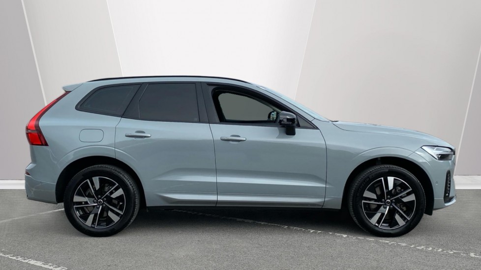 Volvo XC60 2.0 B5P Plus Dark 5dr AWD Geartronic Petrol Estate - Image 3