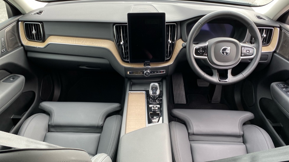 Volvo XC60 2.0 B5P Plus Dark 5dr AWD Geartronic Petrol Estate - Image 5