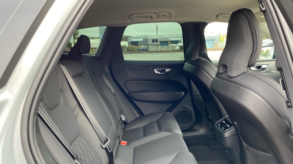 Volvo XC60 2.0 B5P Plus Dark 5dr AWD Geartronic Petrol Estate - Image 6