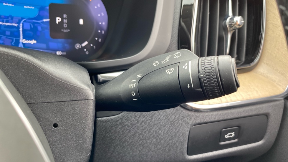 Volvo XC60 2.0 B5P Plus Dark 5dr AWD Geartronic Petrol Estate - Image 27