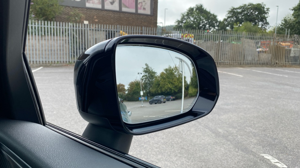 Volvo XC60 2.0 B5P Plus Dark 5dr AWD Geartronic Petrol Estate - Image 36