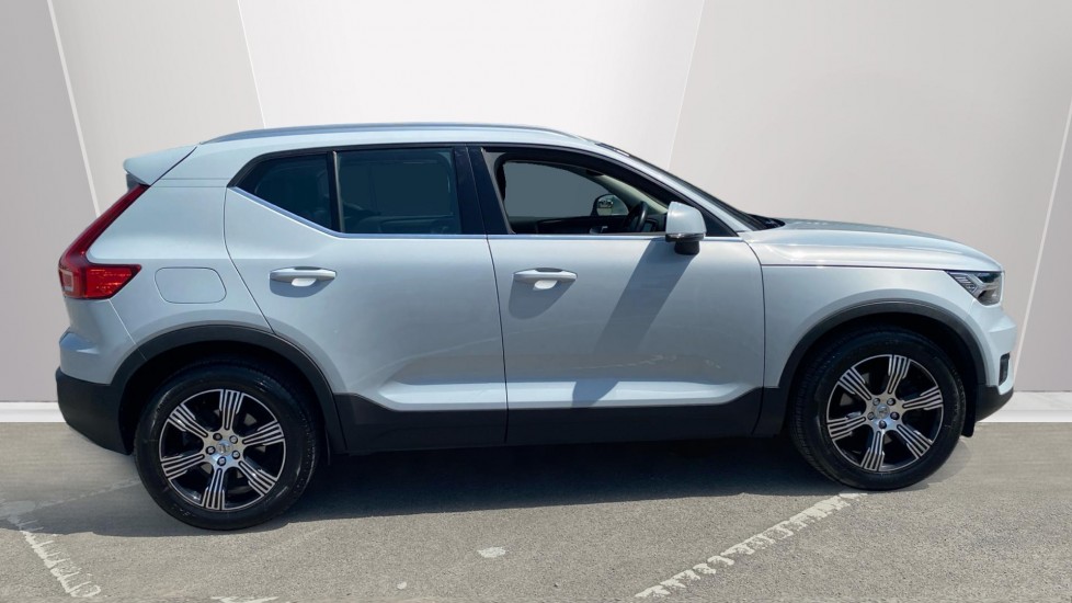 Volvo XC40 2.0 D4 [190] Inscription 5dr AWD Geartronic Diesel Estate - Image 3