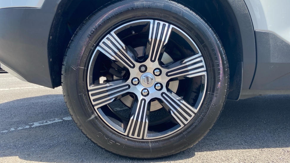 Volvo XC40 2.0 D4 [190] Inscription 5dr AWD Geartronic Diesel Estate - Image 9
