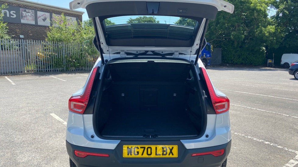 Volvo XC40 2.0 D4 [190] Inscription 5dr AWD Geartronic Diesel Estate - Image 13