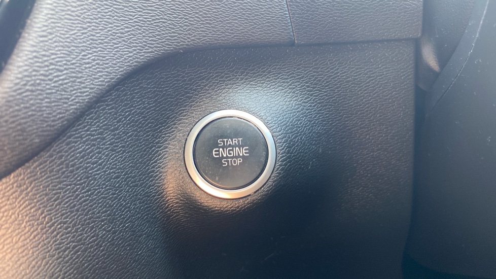 Volvo XC40 2.0 D4 [190] Inscription 5dr AWD Geartronic Diesel Estate - Image 30