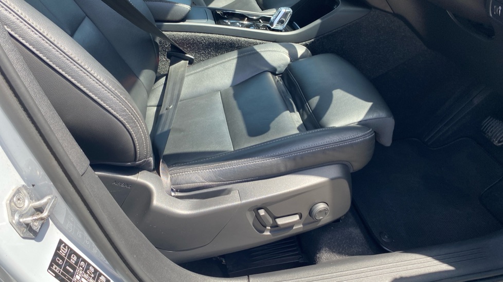 Volvo XC40 2.0 D4 [190] Inscription 5dr AWD Geartronic Diesel Estate - Image 33