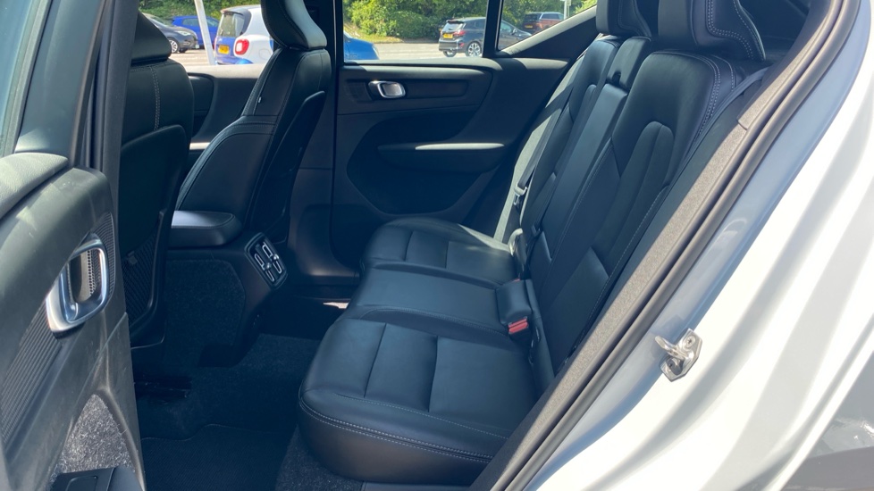 Volvo XC40 2.0 D4 [190] Inscription 5dr AWD Geartronic Diesel Estate - Image 36