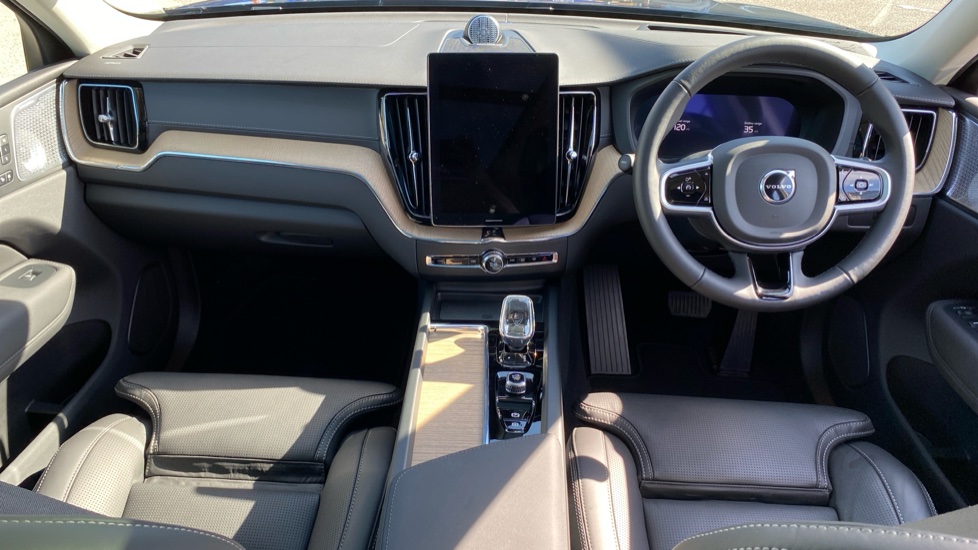 Volvo XC60 2.0 T8 [455] PHEV Ultra Dark 5dr AWD Geartronic Estate - Image 5