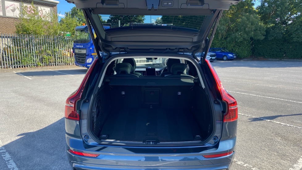 Volvo XC60 2.0 T8 [455] PHEV Ultra Dark 5dr AWD Geartronic Estate - Image 13