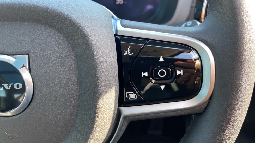 Volvo XC60 2.0 T8 [455] PHEV Ultra Dark 5dr AWD Geartronic Estate - Image 22