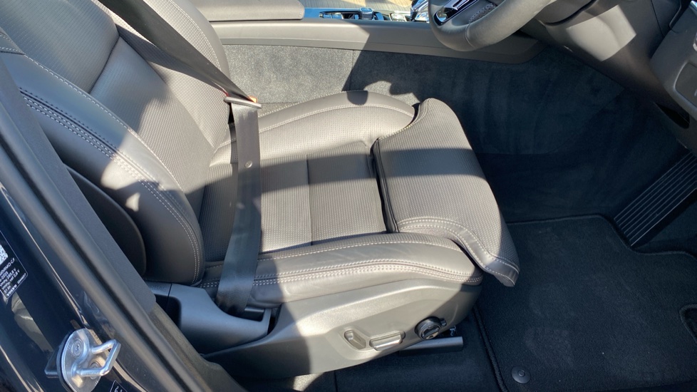 Volvo XC60 2.0 T8 [455] PHEV Ultra Dark 5dr AWD Geartronic Estate - Image 30