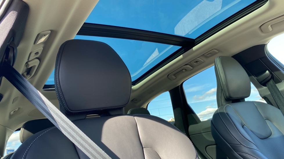 Volvo XC60 2.0 T8 [455] PHEV Ultra Dark 5dr AWD Geartronic Estate - Image 31
