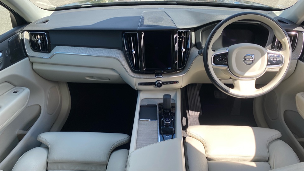 Volvo XC60 2.0 B4D Plus Dark 5dr AWD Geartronic Diesel Estate - Image 5