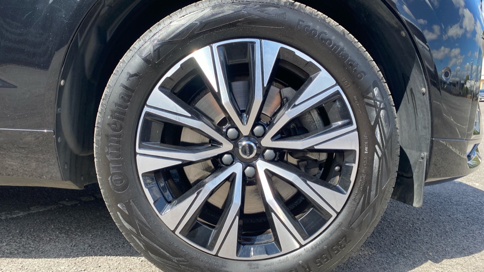 Volvo XC60 2.0 B4D Plus Dark 5dr AWD Geartronic Diesel Estate - Image 9