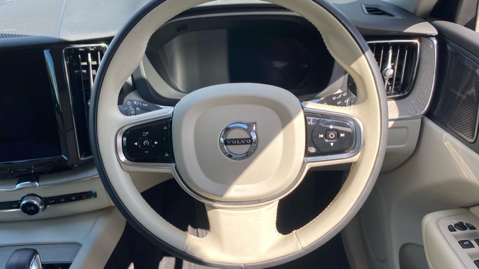 Volvo XC60 2.0 B4D Plus Dark 5dr AWD Geartronic Diesel Estate - Image 10