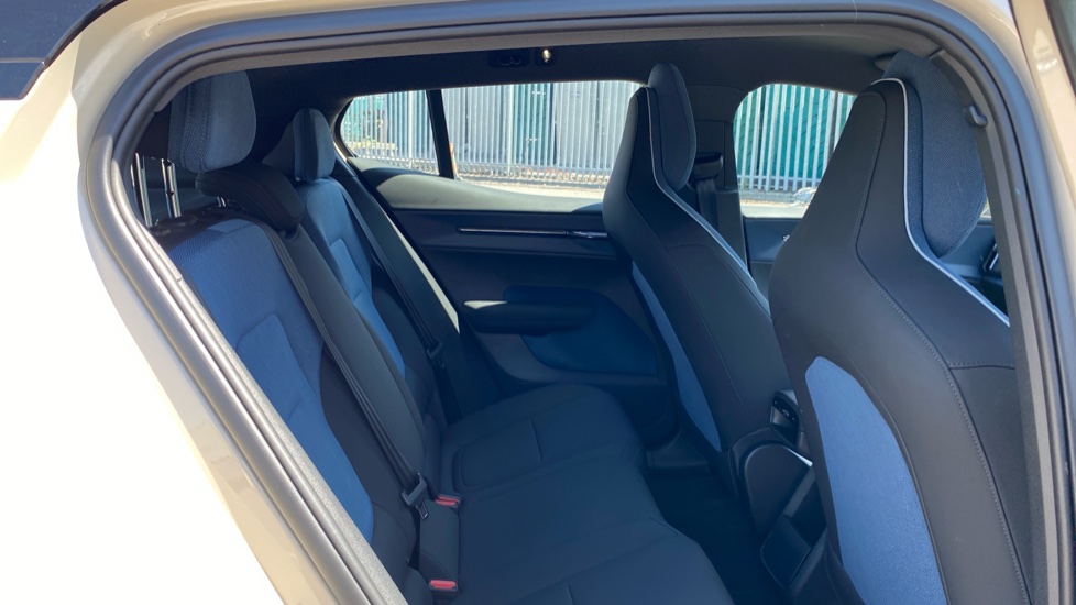 Volvo EX30 200kW SM Extended Range Plus 69kWh 5dr Auto Electric Estate - Image 6