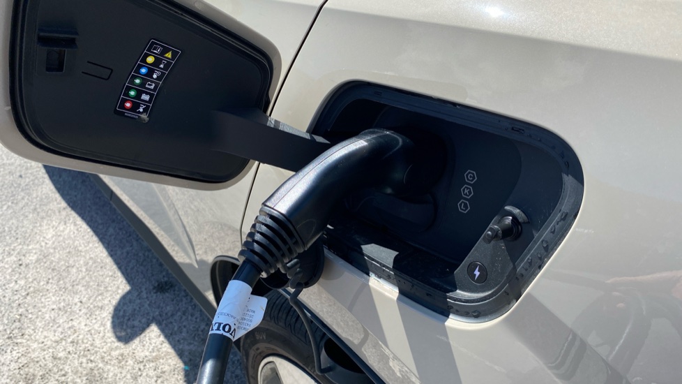 Volvo EX30 200kW SM Extended Range Plus 69kWh 5dr Auto Electric Estate - Image 15