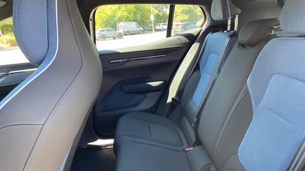 Volvo EX30 200kW SM Extended Range Plus 69kWh 5dr Auto Electric Estate - Image 30