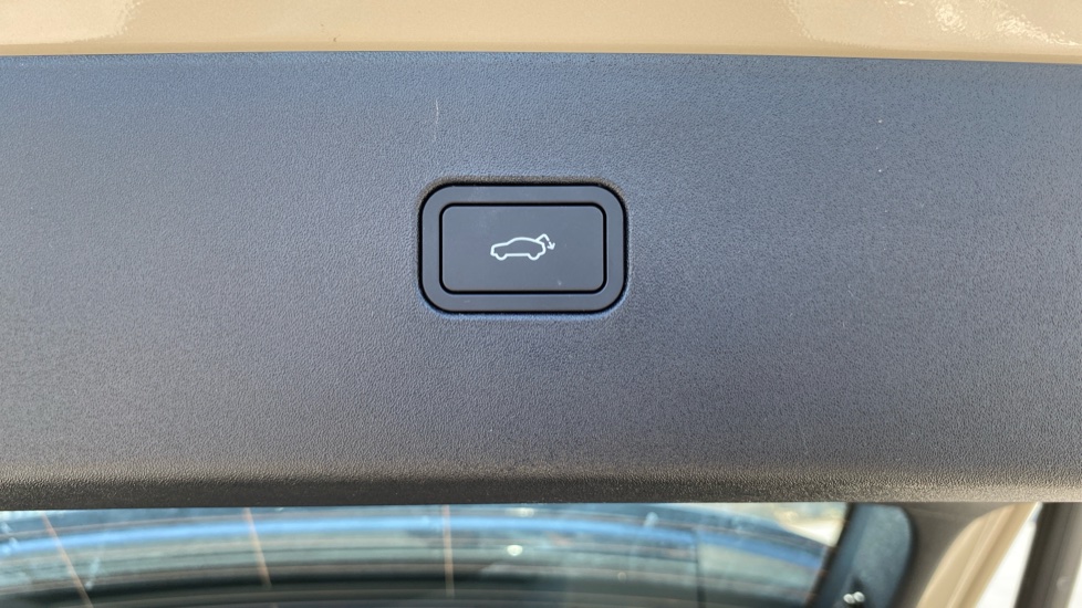 Volvo EX30 200kW SM Extended Range Plus 69kWh 5dr Auto Electric Estate - Image 32