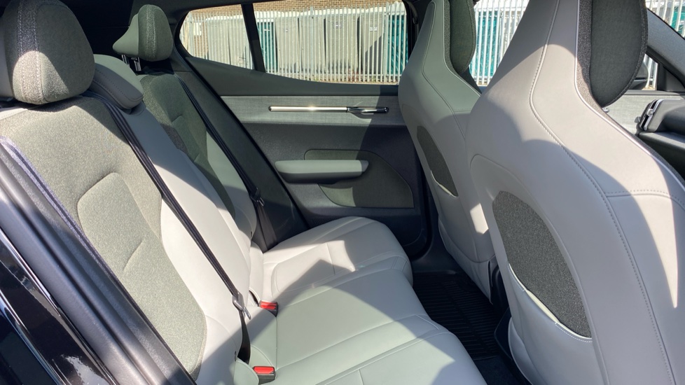 Volvo EX30 315kW TM Perf Cross Country Ultra 69kWh 5dr Auto Electric Estate - Image 6
